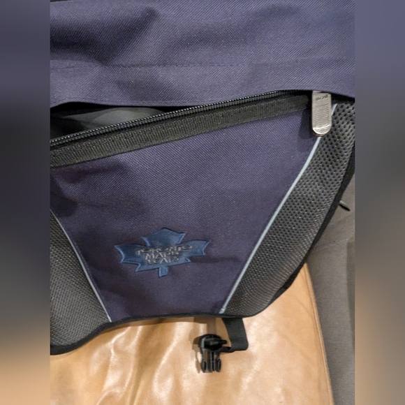 NHL Toronto Maple Leaf convertible backpack Messenger Bag - Picture 13 of 14